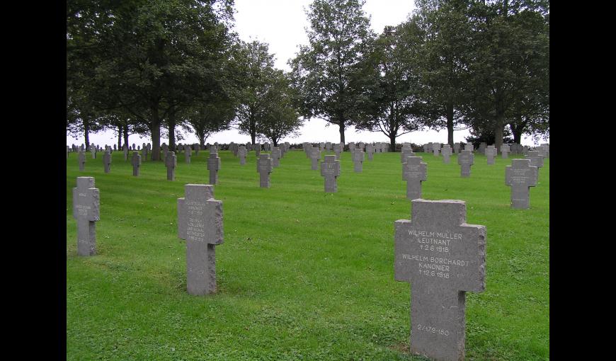 Sépultures au cimetière allemand de Vauxbuin, Aisne