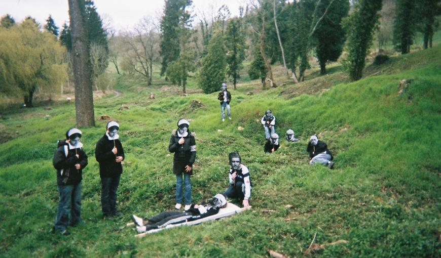 Photographie à l'arboretum de Craonne dans le cadre du projet pédagogique 2007-2008 en partenariat avec le Collège de Vailly-sur-Aisne et la Caverne du Dragon (Aisne)