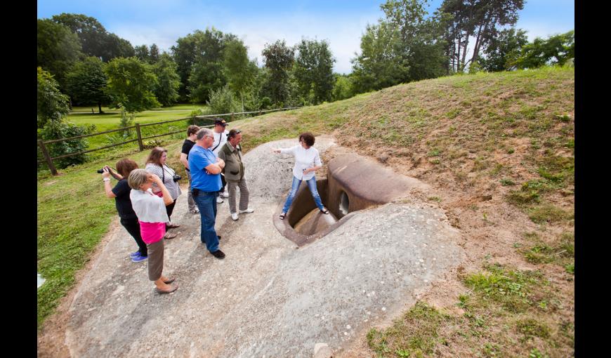 Touristes en visite au fort de Condé (Aisne)