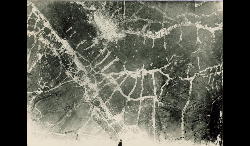Vue aérienne du plateau de Californie (Aisne) en mai-juin 1916.