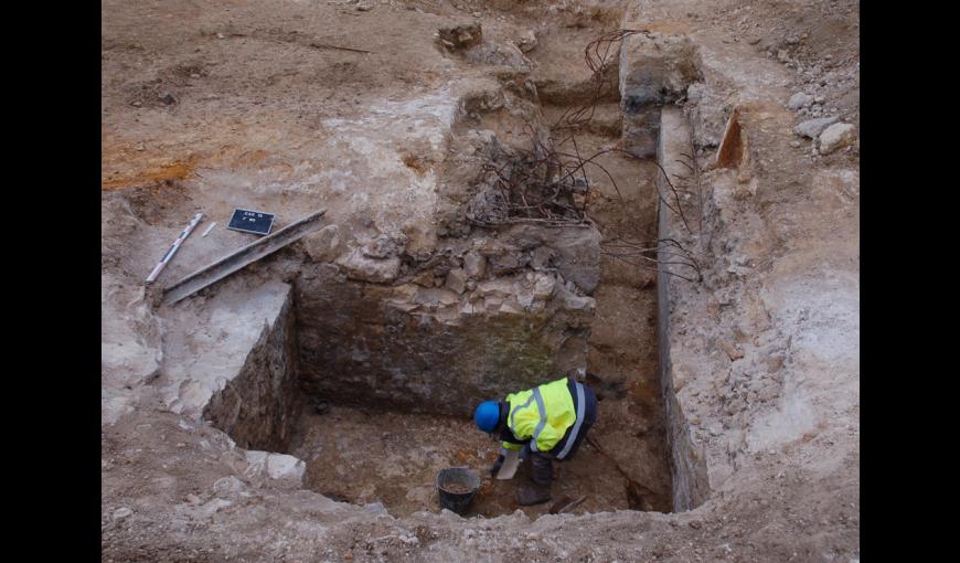 Fouille archéologique sur le parking au nord de la Caverne du Dragon (Aisne)