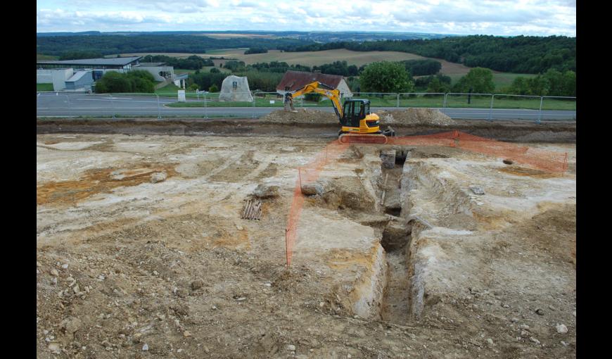 Fouille archéologique sur le parking au nord de la Caverne du Dragon (Aisne)