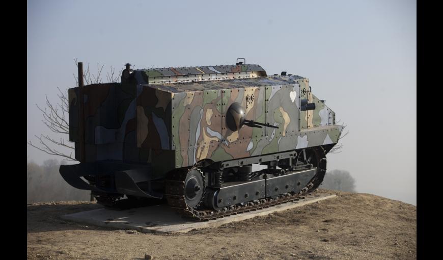 Reconstitution d'un char d'assaut Schneider, au monument national des Chars d'assaut à Berry-au-Bac (Aisne)