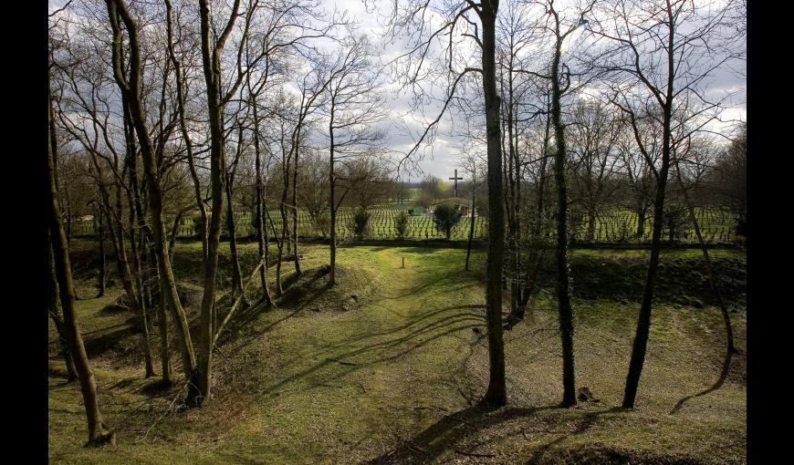 Vue sur le cimetière allemand qui jouxte le fort de la Malmaison (Aisne)