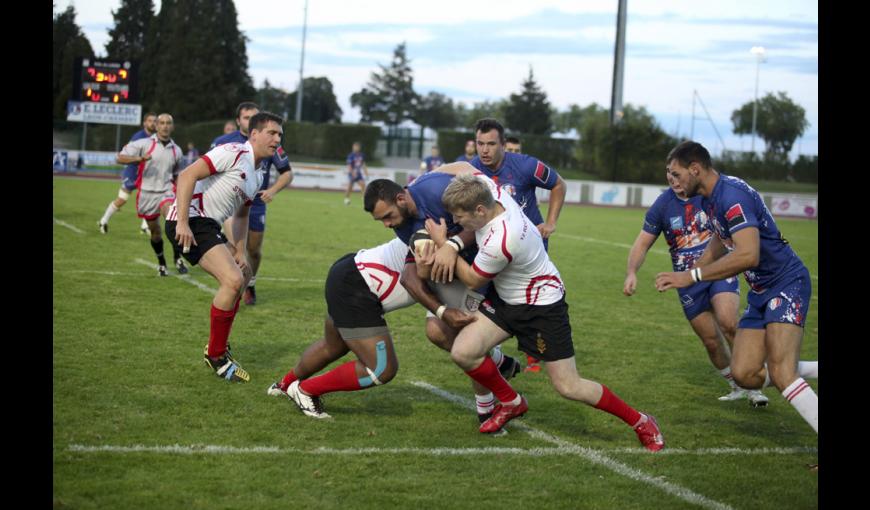 Match d’ouverture entre l’équipe de rugby la Gendarmerie nationale et l’équipe britannique du 12th Royal Artillery Regiment.