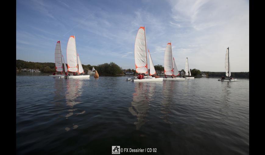 Sortie en catamaran sur le lac de l'Ailette à Chamouille (Aisne)