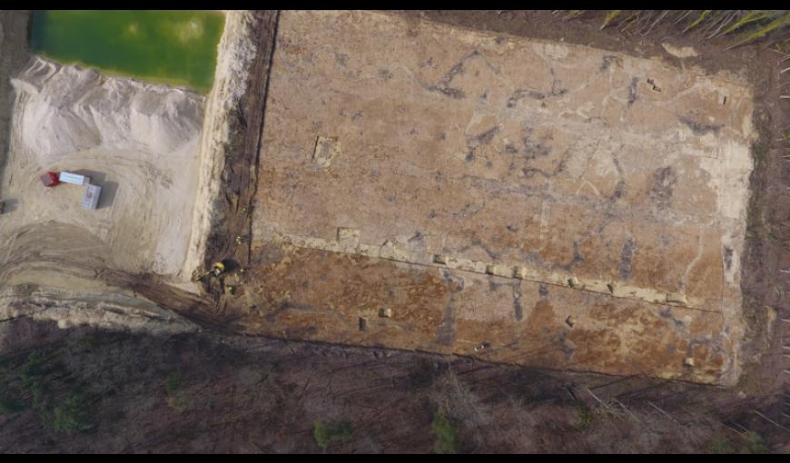 Vue aérienne du chantier de fouilles archéologiques de Presle-et-Boves (Aisne)