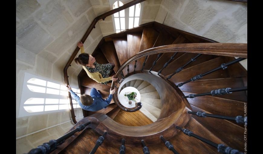 Escalier pour rejoindre les suites