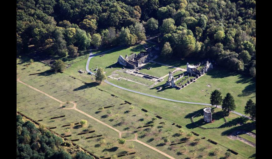 Abbaye de Vauclair vue du ciel V 2015 < Bouconville-Vauclair < Aisne < Picardie