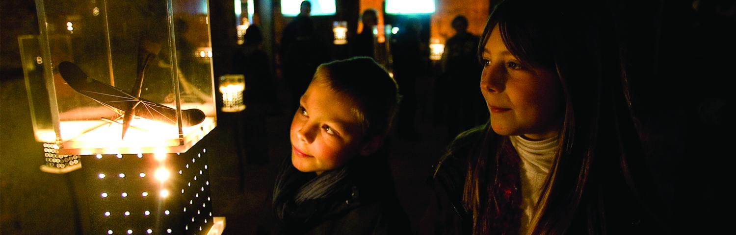 Enfants dans la caverne