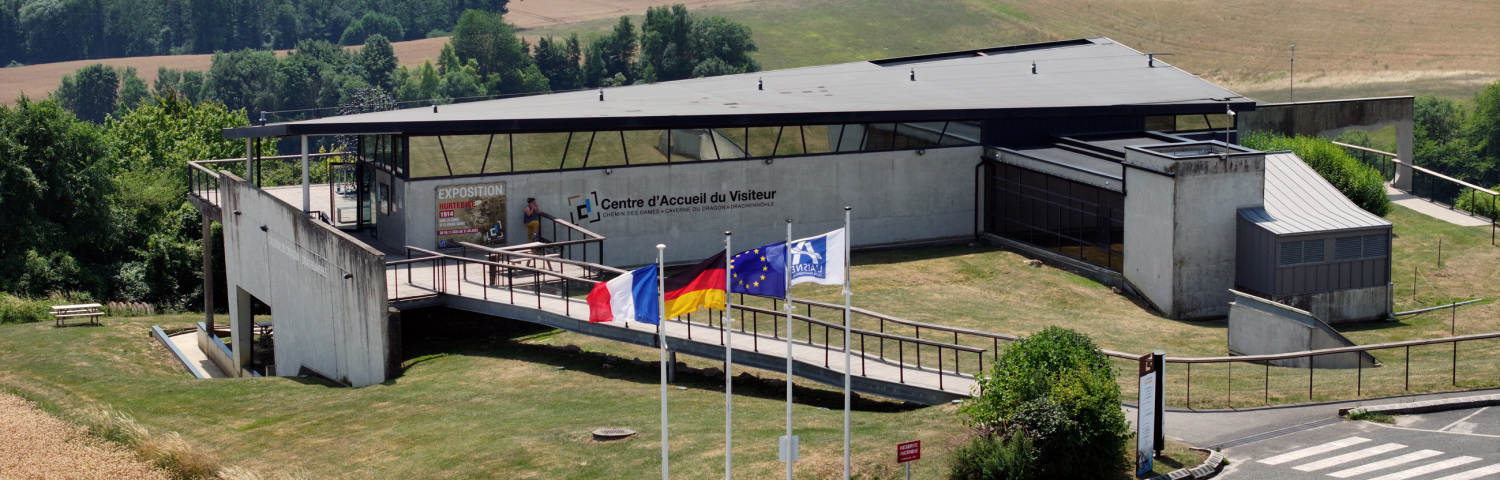 Vue aérienne du bâtiment de la Caverne du Dragon 