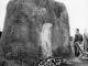 Le monument en hommage à la 164e DI, photographie prise lors de l'inauguration de la Caverne du Dragon le 4 mai 1969