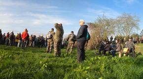 La marche "sans casque et sans arme" à l'aube, à Craonne, le 16 avril 2018