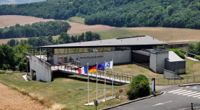 Vue aérienne du bâtiment de la Caverne du Dragon 