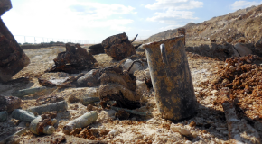 Photo des fouilles archéologiques du parking de la Caverne du Dragon en 2015 Photo des fouilles archéologiques du parking de la Caverne du Dragon en 2015
