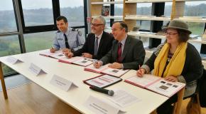 Signature de la convention "Tourisme et sécurité" au Centre d'accueil du Visiteur - Caverne du Dragon