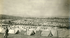 Vue d'ensemble du camp d'Irval depuis le sud du camp, fin avril 1917