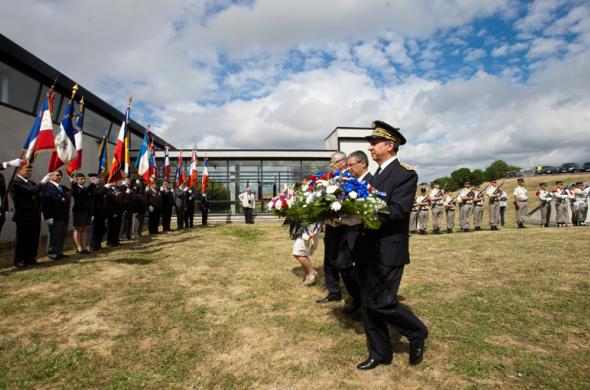 Hommage aux combattants du 25 juin 1917 en présence de Nicolas Fricoteaux, Président du Département de l'Aisne, et François Rampelberg, Vice-Président , Nicolas Basselier, Préfet de l'Aisne, Cécile Amour, Maire d'Oulches-la-Vallée-Foulon Hommage aux combattants du 25 juin 1917 en présence de Nicolas Fricoteaux, Président du Département de l'Aisne, et François Rampelberg, Vice-Président , Nicolas Basselier, Préfet de l'Aisne, Cécile Amour, Maire d'Oulches-la-Vallée-Foulon