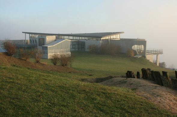 Vue sur le bâtiment de la Caverne du Dragon-Musée du Chemin des Dames (Aisne) Vue sur le bâtiment de la Caverne du Dragon-Musée du Chemin des Dames (Aisne)