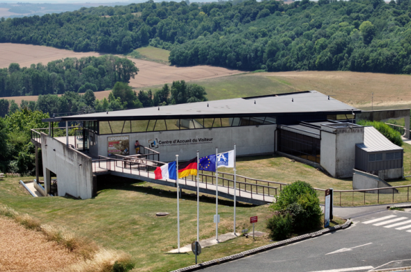 Vue aérienne du bâtiment de la Caverne du Dragon 