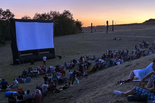 Cinéma de plein-air à la Caverne du Dragon
