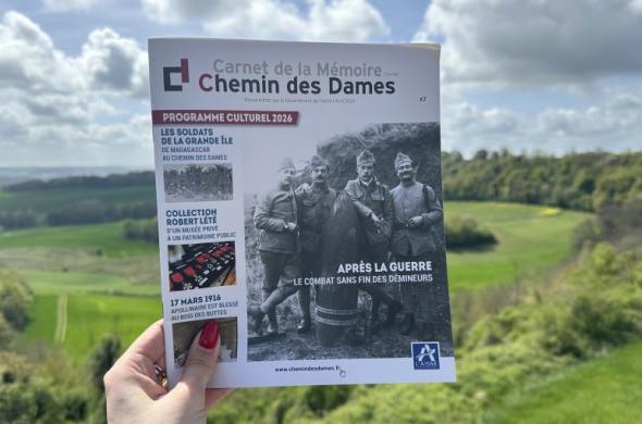 Le livret « Carnet de la Mémoire – Chemin des Dames », présentant le programme culturel 2026 de la Caverne du Dragon