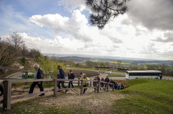 Groupe de visiteurs sur le plateau de Californie à Craonne (Aisne). Groupe de visiteurs sur le plateau de Californie à Craonne (Aisne).