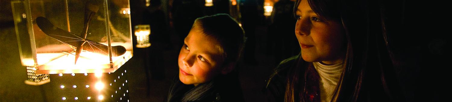 Enfants dans la caverne