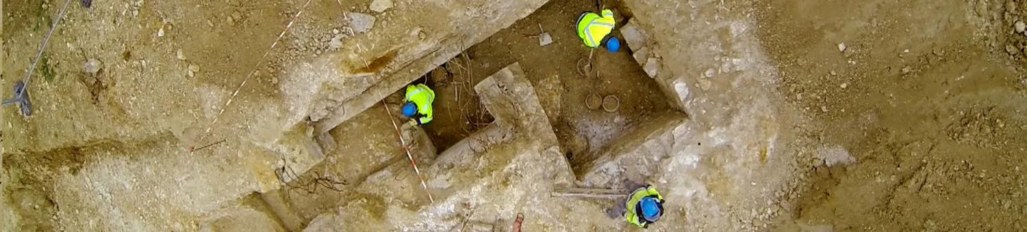 Vue verticale des fouilles de la Caverne du Dragon (Aisne)