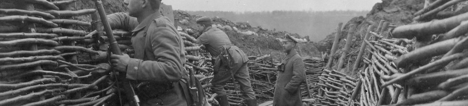 Soldats allemands dans une tranchée.