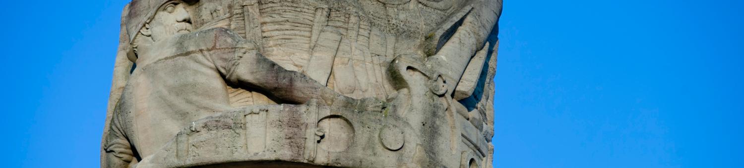 Bas relief sur le Monument des Crapouillots à Laffaux (Aisne)
