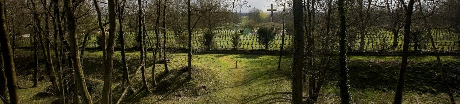 Vue sur le cimetière allemand qui jouxte le fort de la Malmaison (Aisne)