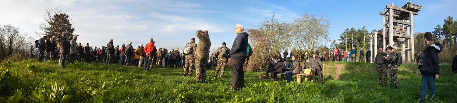 La marche "sans casque et sans arme" à l'aube, à Craonne, le 16 avril 2018