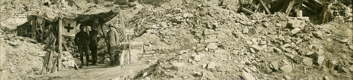 Craonne, Chemin des Dames, poste de premier secours (1917) Craonne, Chemin des Dames, poste de premier secours (1917)