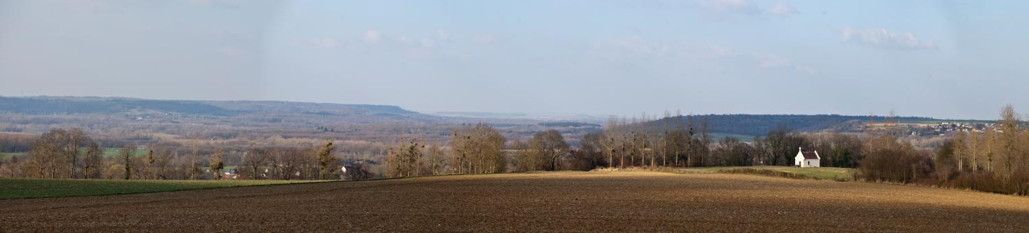 Vue panoramique depuis la Royère, sur la chapelle Ste Berthe à Pargny-Filain (Aisne)