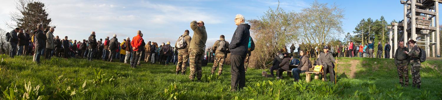 La marche "sans casque et sans arme" à l'aube, à Craonne, le 16 avril 2018