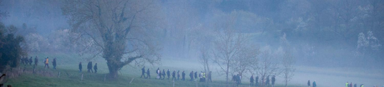 La marche "sans casque et sans arme" à l'aube, à Craonne, le 16 avril 2018