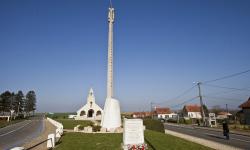 La lanterne des morts et la chapelle-Mémorial de Cerny-en-Laonnois (Aisne)